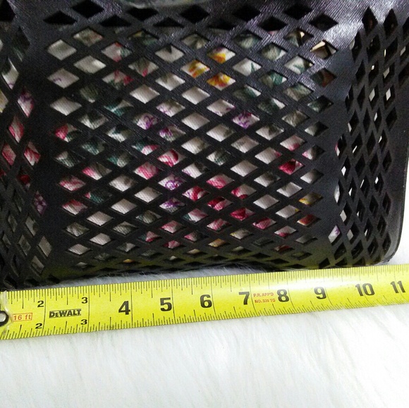 (NEW)!  (2 n 1)! Black & Floral Clutch Bag! - Picture 5 of 8